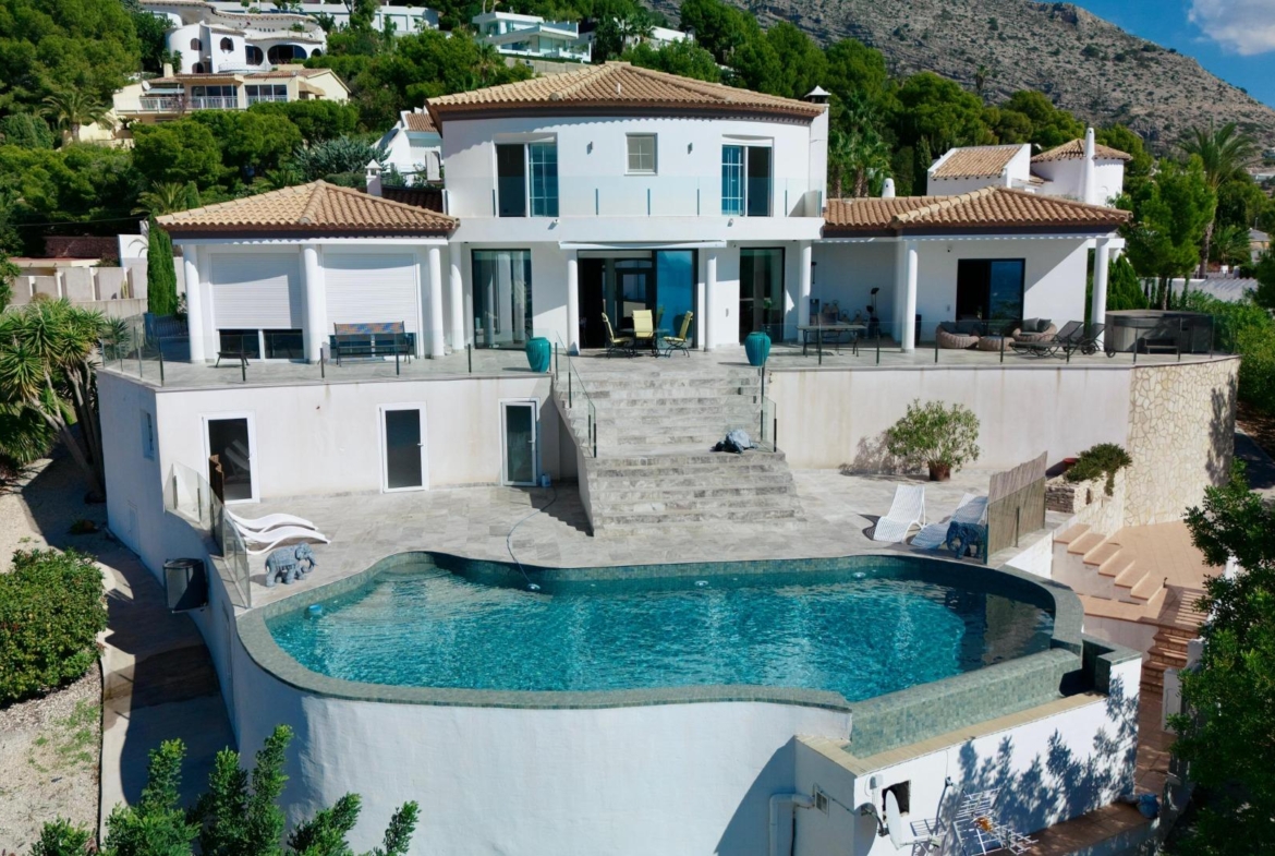 Elegant Villa with Sea Views and Altea la Vella 🌊✨