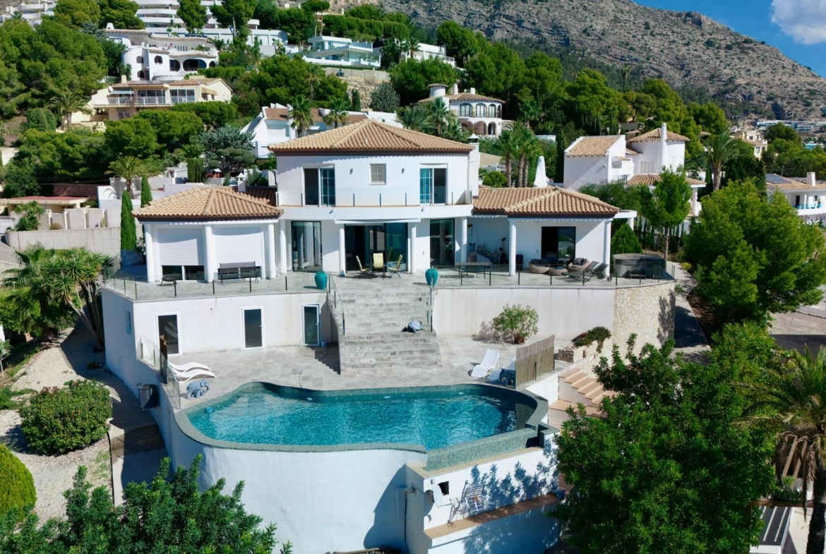 Elegant Villa with Sea Views and Altea la Vella 🌊✨