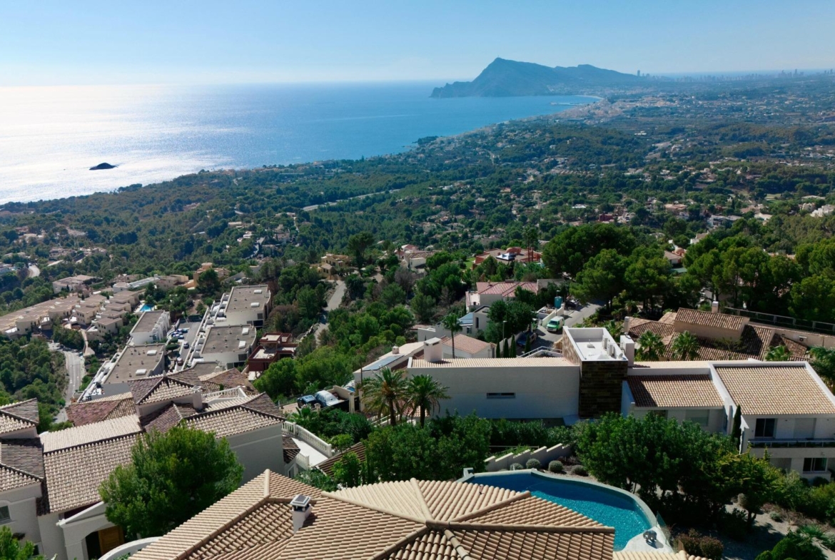 Elegant Villa with Sea Views and Altea la Vella 🌊✨