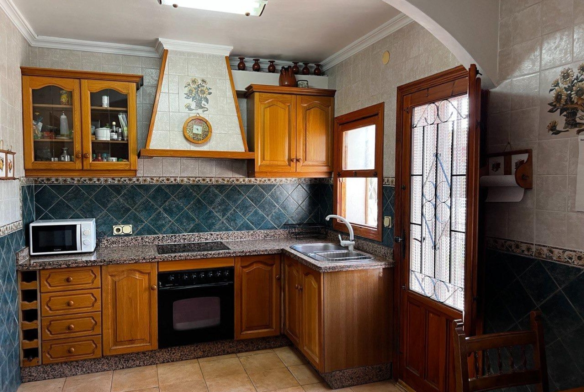Chalet con 1000 metros de terreno en la zona  Sol y Luz de San Vicente del Raspeig, Alicante