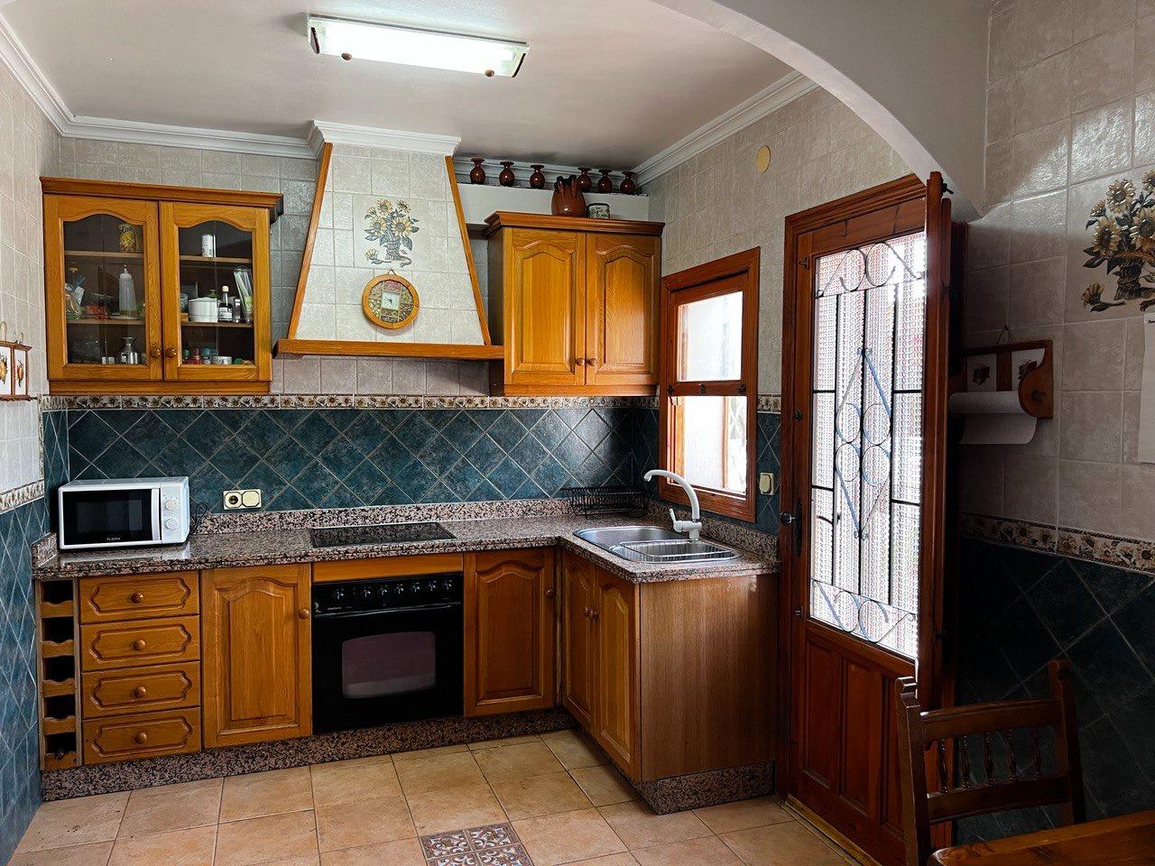 Chalet con 1000 metros de terreno en la zona  Sol y Luz de San Vicente del Raspeig, Alicante