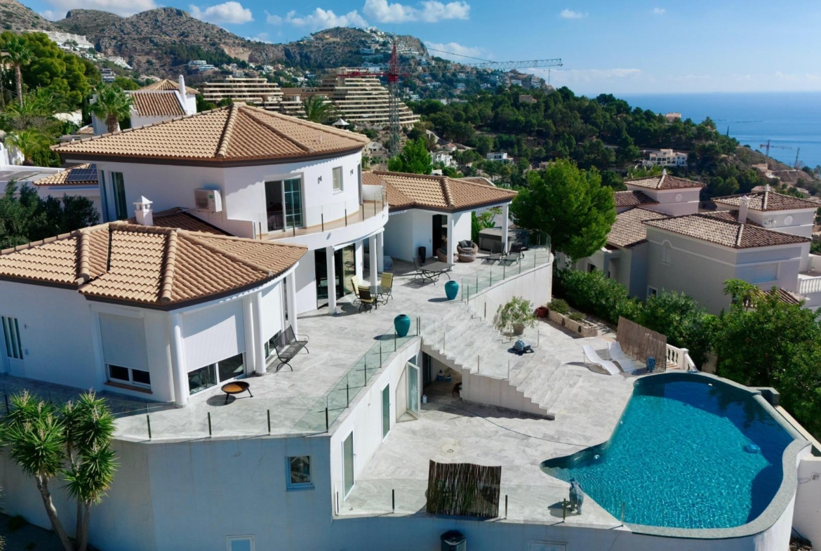 Elegant Villa with Sea Views and Altea la Vella 🌊✨