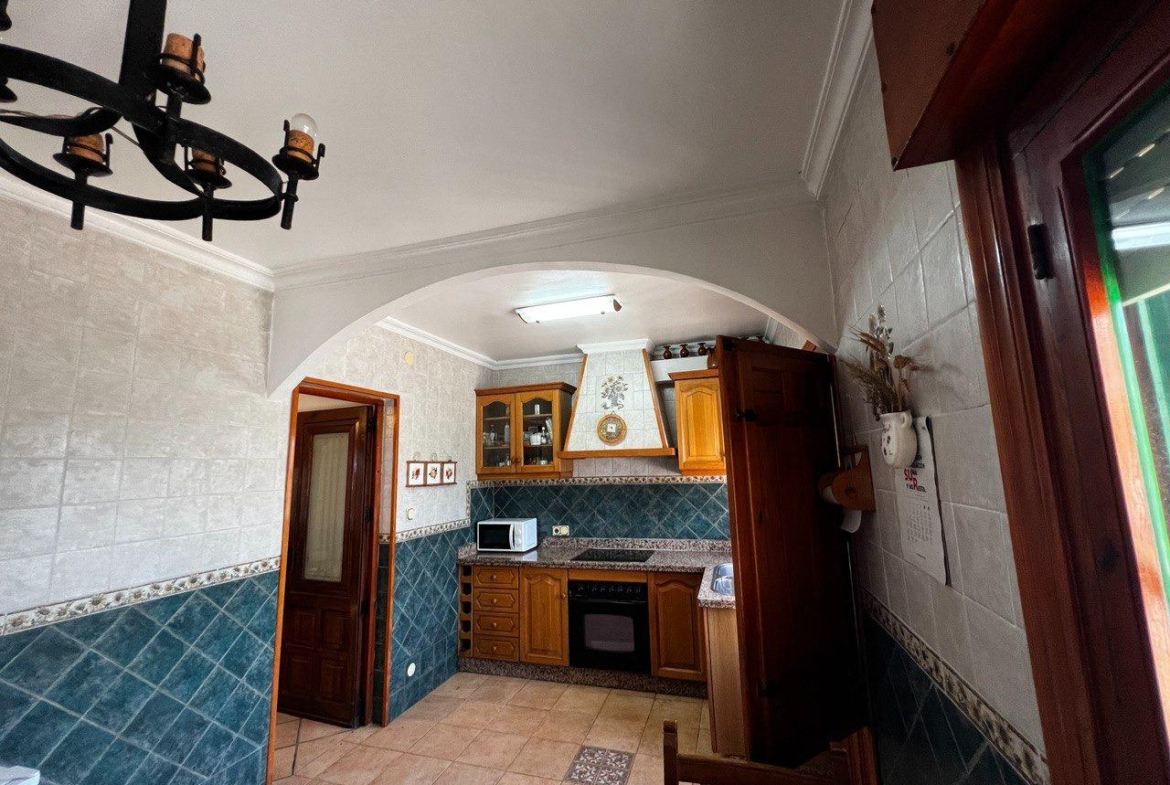 Chalet con 1000 metros de terreno en la zona  Sol y Luz de San Vicente del Raspeig, Alicante