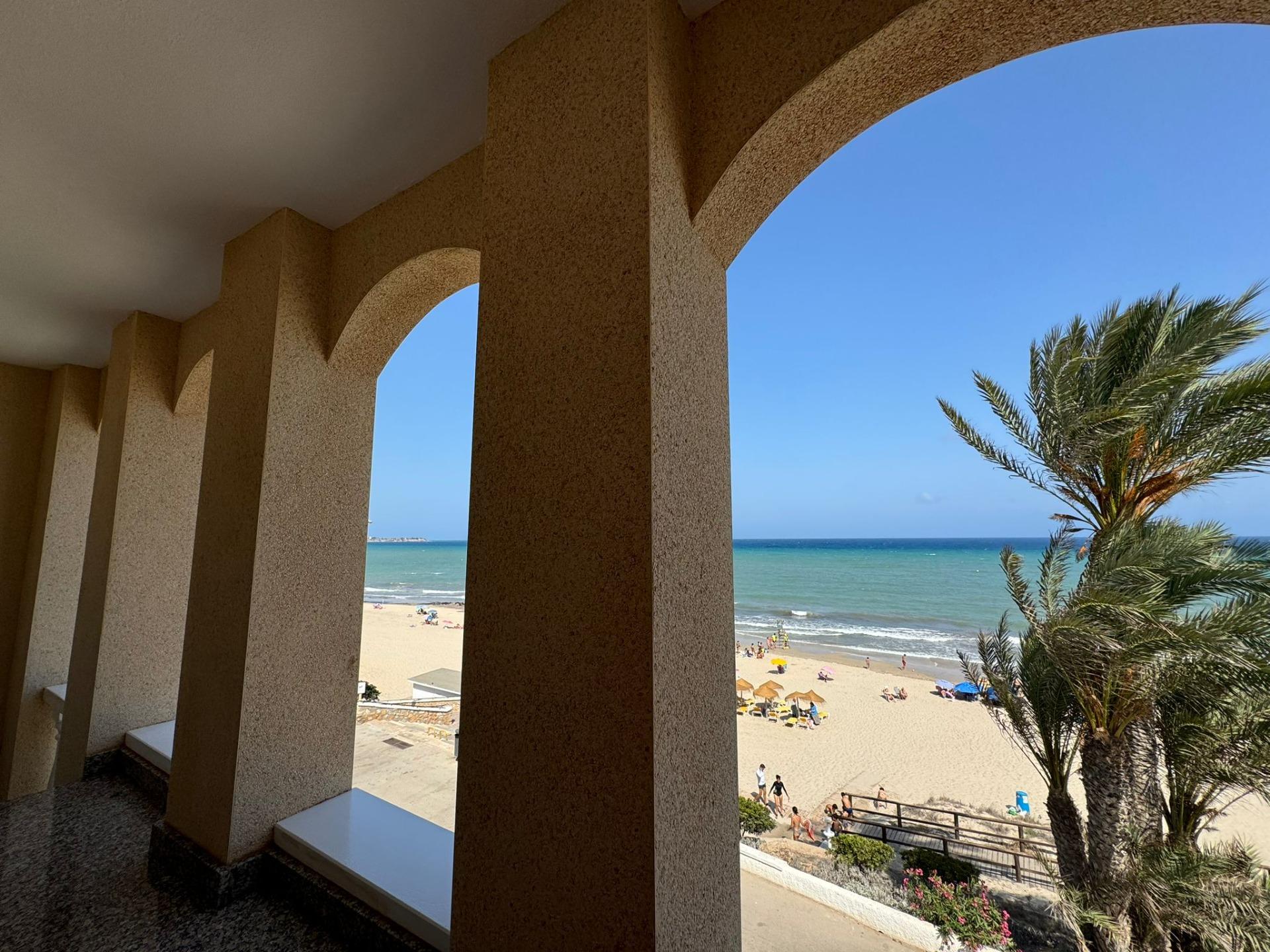 Frontline Penthouse! Renovated in La Torre de la Horadada: Your Ideal Refuge Just Meters from the Se