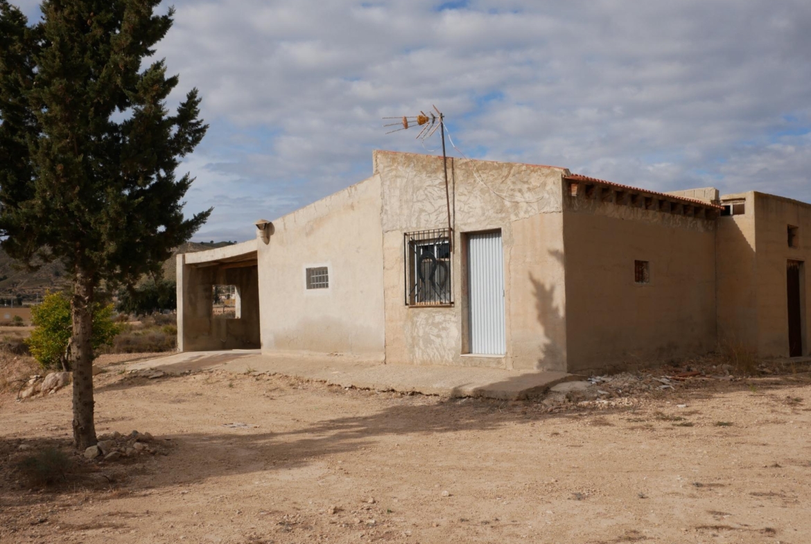 CASA CON TERRENO EN ZONA EL SALADO, ABANILLA