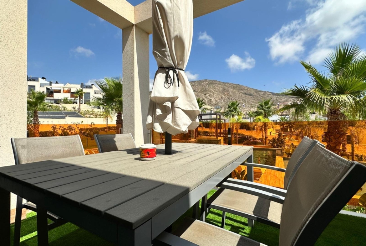 Penthouse met solarium en jacuzzi in de Alegria Village urbanisatie