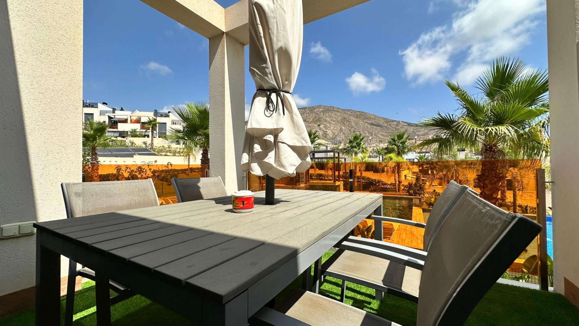 Penthouse met solarium en jacuzzi in de Alegria Village urbanisatie