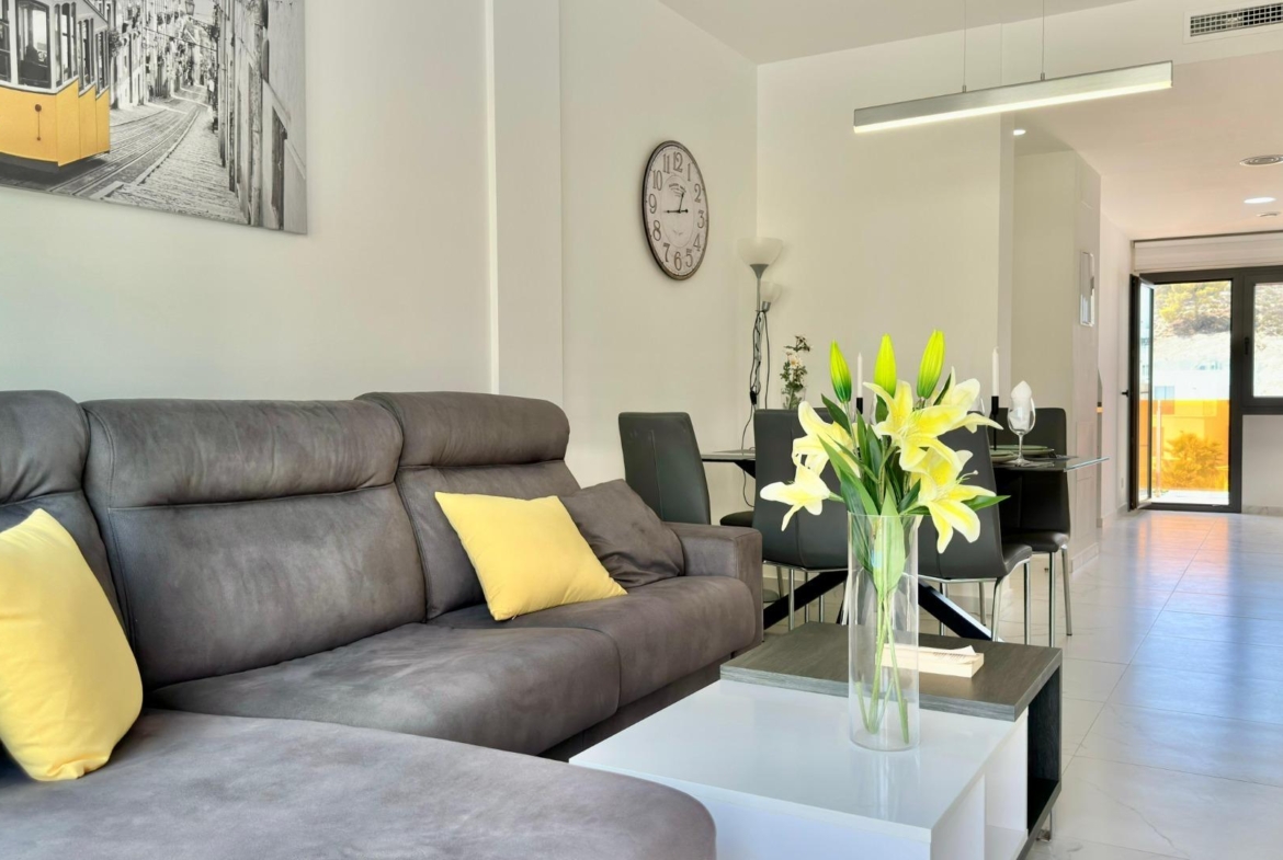 Penthouse met solarium en jacuzzi in de Alegria Village urbanisatie