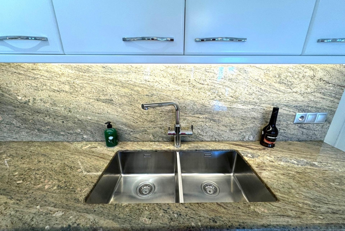 Frontline Penthouse! Renovated in La Torre de la Horadada: Your Ideal Refuge Just Meters from the Se