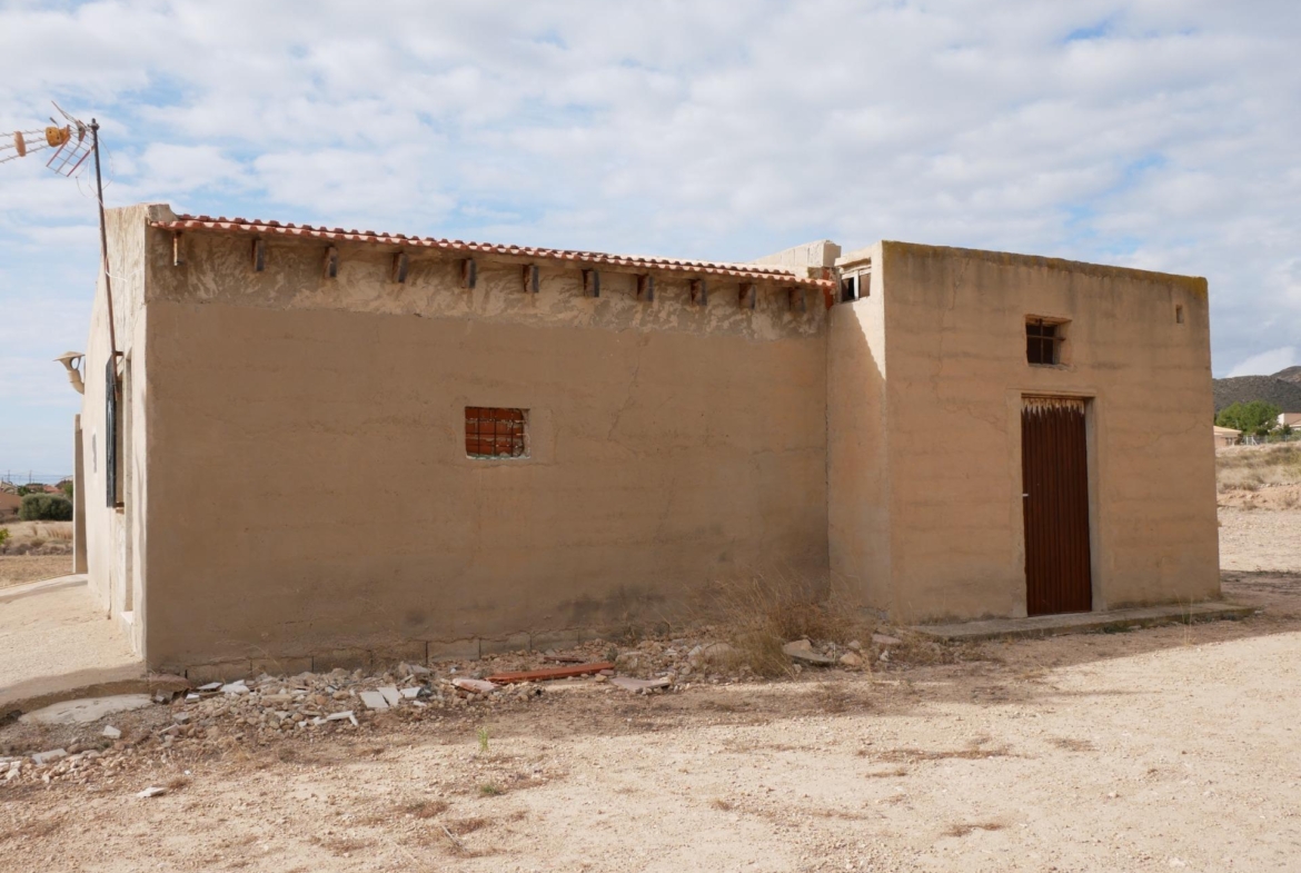 CASA CON TERRENO EN ZONA EL SALADO, ABANILLA