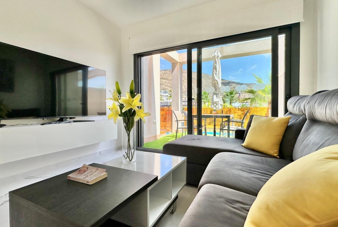 Penthouse met solarium en jacuzzi in de Alegria Village urbanisatie
