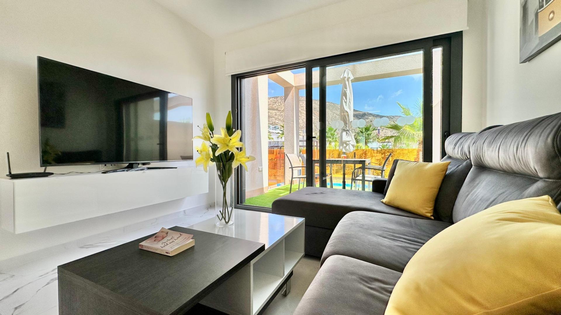 Penthouse met solarium en jacuzzi in de Alegria Village urbanisatie