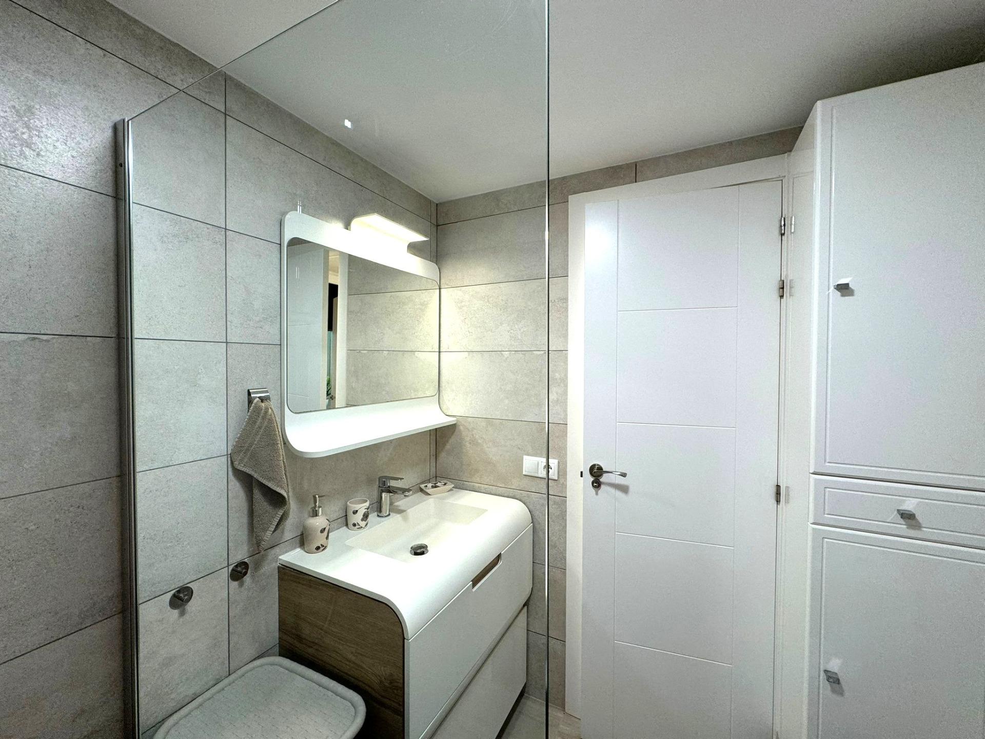 Frontline Penthouse! Renovated in La Torre de la Horadada: Your Ideal Refuge Just Meters from the Se