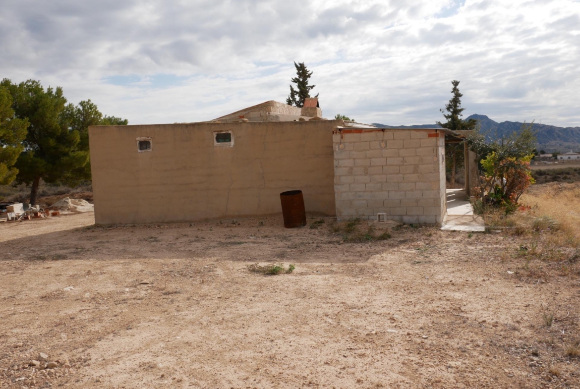 CASA CON TERRENO EN ZONA EL SALADO, ABANILLA