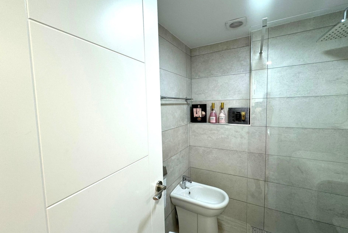 Frontline Penthouse! Renovated in La Torre de la Horadada: Your Ideal Refuge Just Meters from the Se