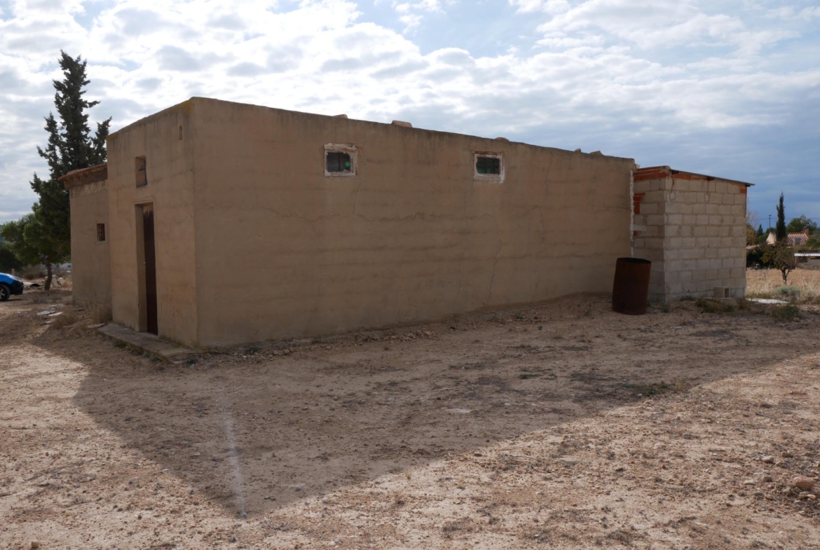 CASA CON TERRENO EN ZONA EL SALADO, ABANILLA