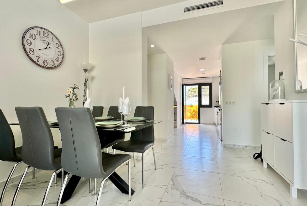 Penthouse met solarium en jacuzzi in de Alegria Village urbanisatie