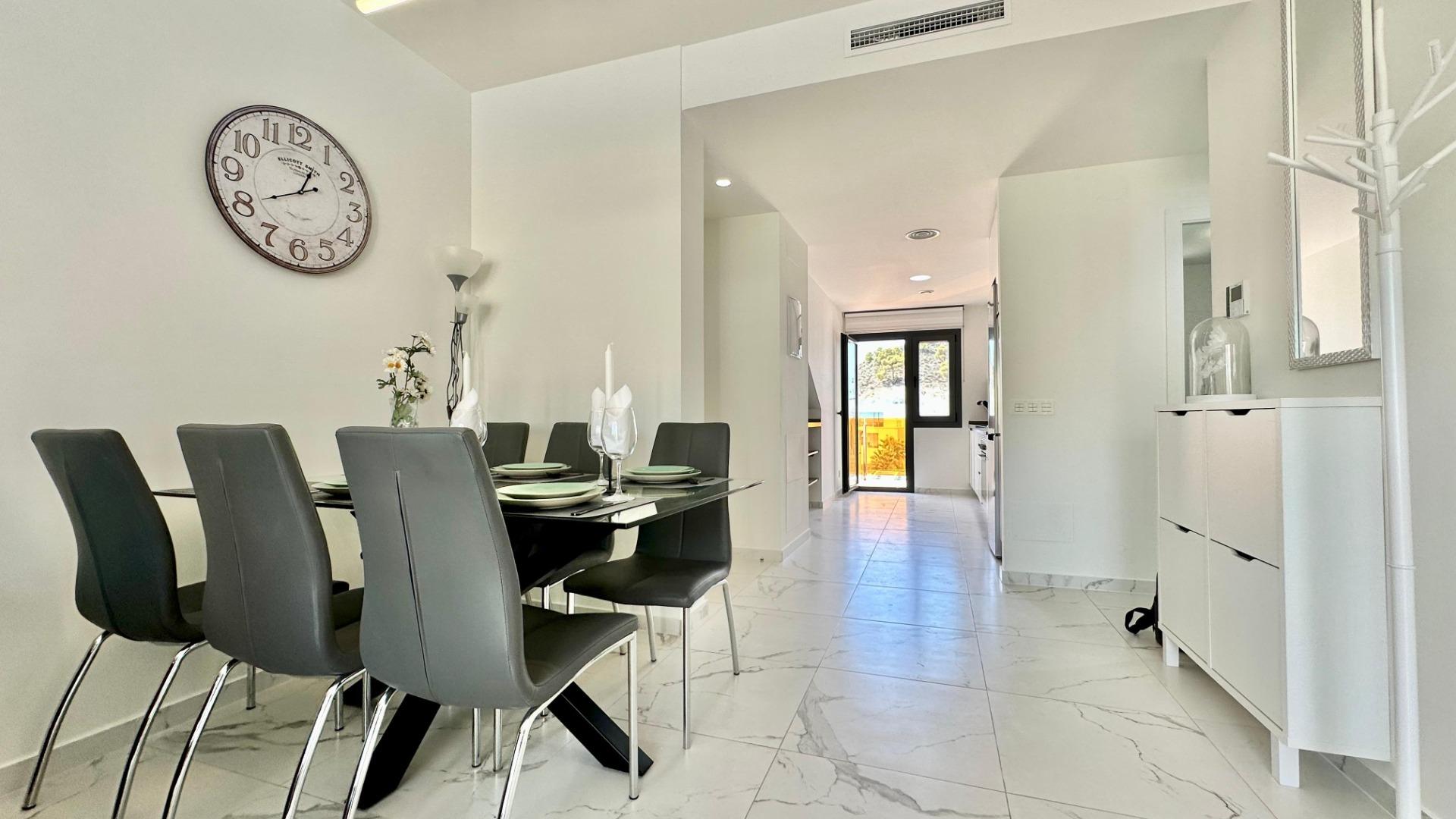 Penthouse met solarium en jacuzzi in de Alegria Village urbanisatie