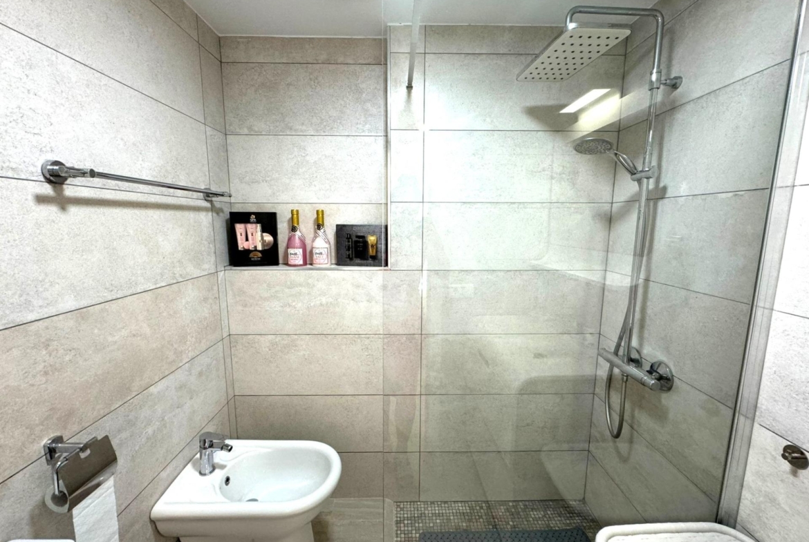 Frontline Penthouse! Renovated in La Torre de la Horadada: Your Ideal Refuge Just Meters from the Se