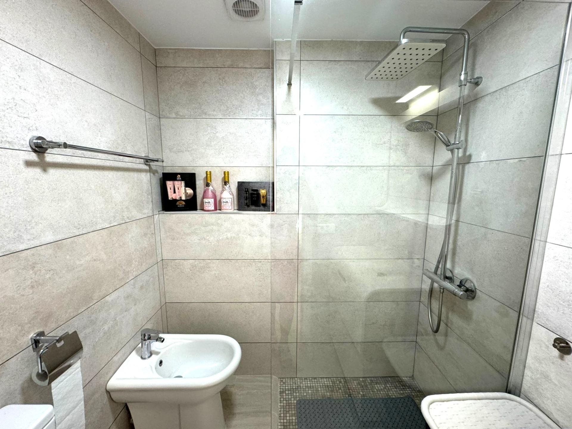 Frontline Penthouse! Renovated in La Torre de la Horadada: Your Ideal Refuge Just Meters from the Se