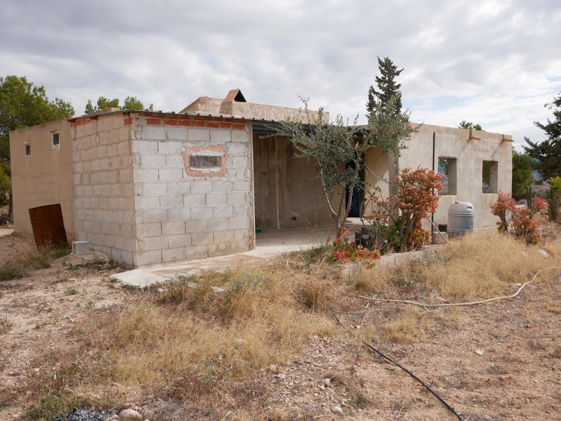 16-18 CASA CON TERRENO EN ZONA EL SALADO, ABANILLA