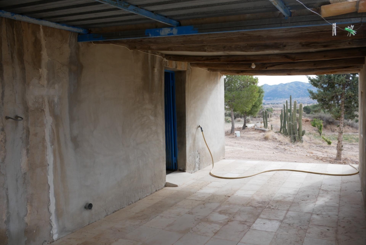 CASA CON TERRENO EN ZONA EL SALADO, ABANILLA