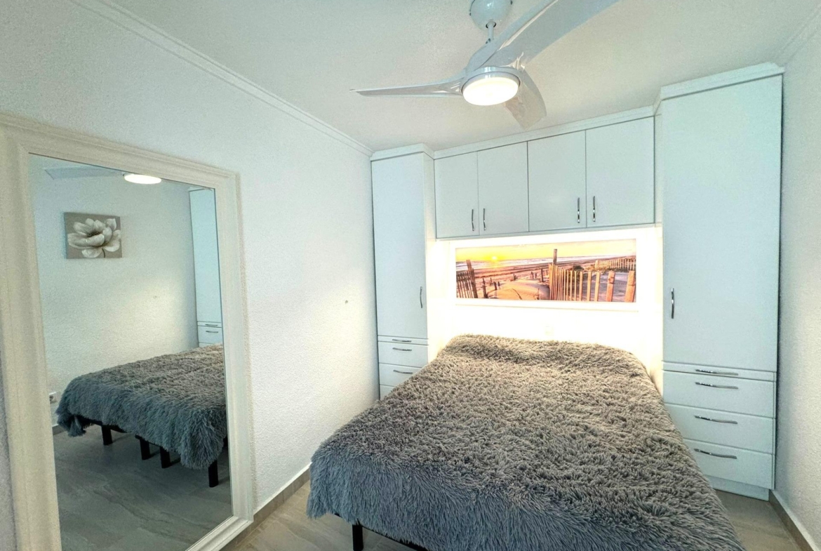 Frontline Penthouse! Renovated in La Torre de la Horadada: Your Ideal Refuge Just Meters from the Se