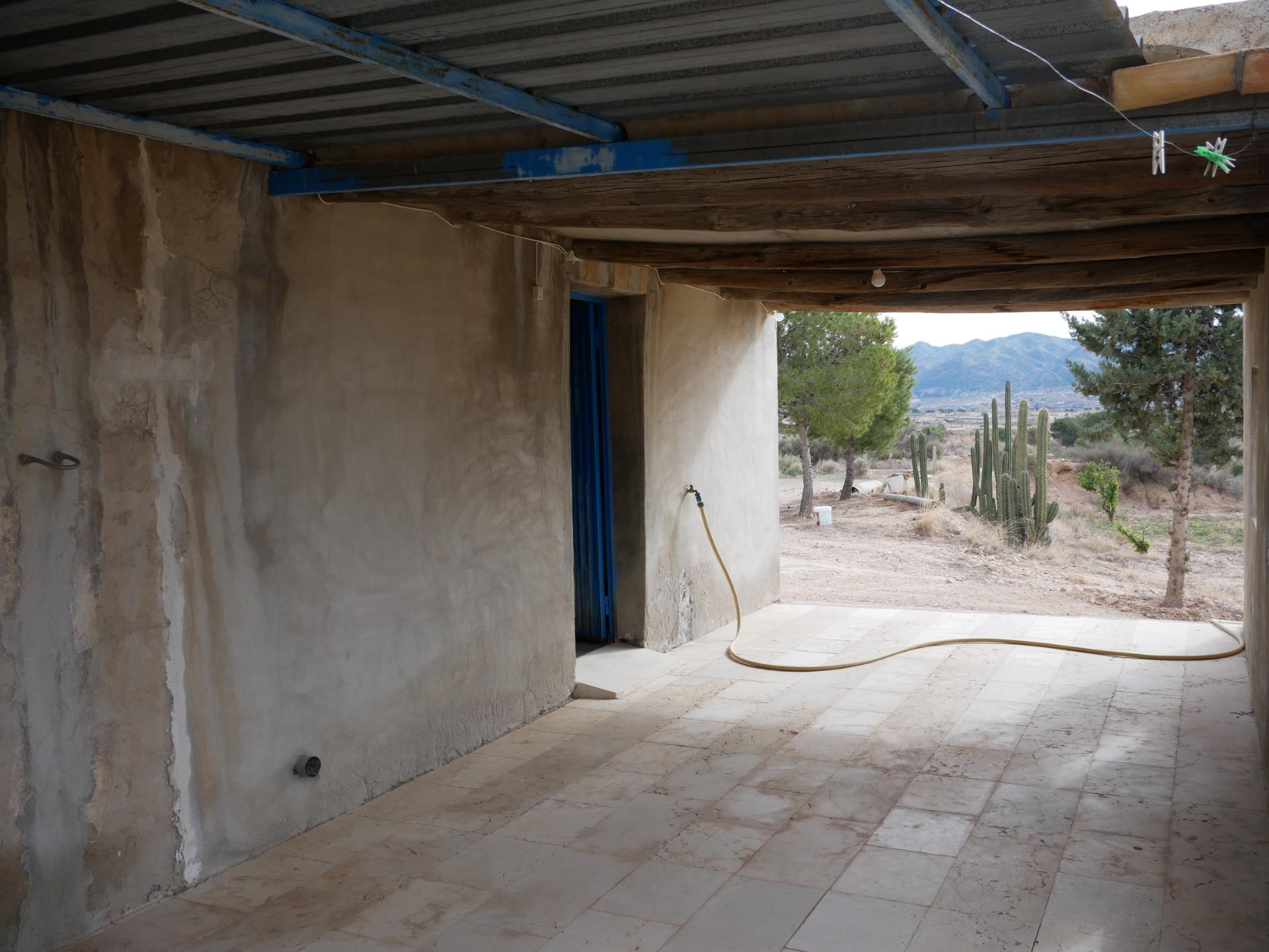 16-19 CASA CON TERRENO EN ZONA EL SALADO, ABANILLA