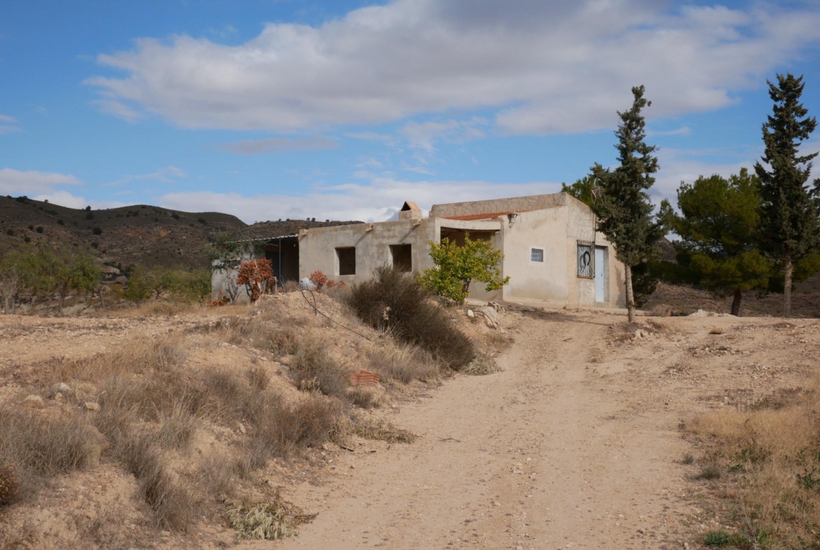 CASA CON TERRENO EN ZONA EL SALADO, ABANILLA