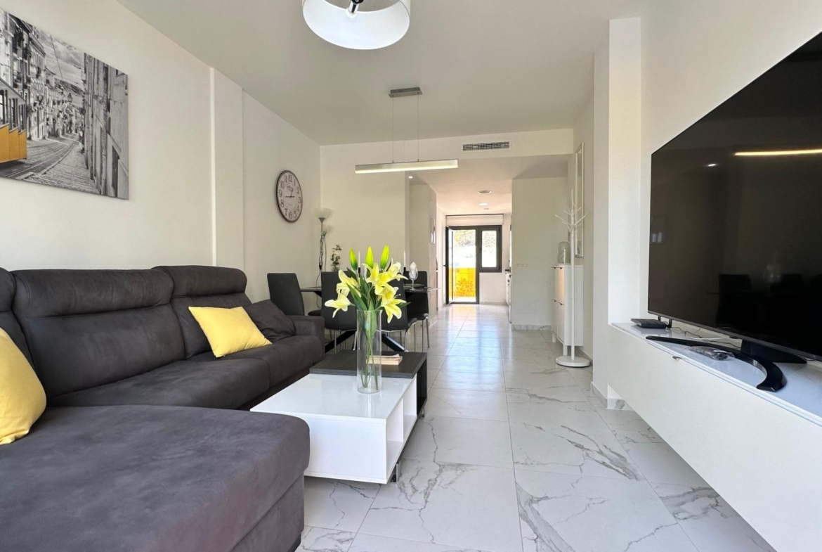 Penthouse met solarium en jacuzzi in de Alegria Village urbanisatie