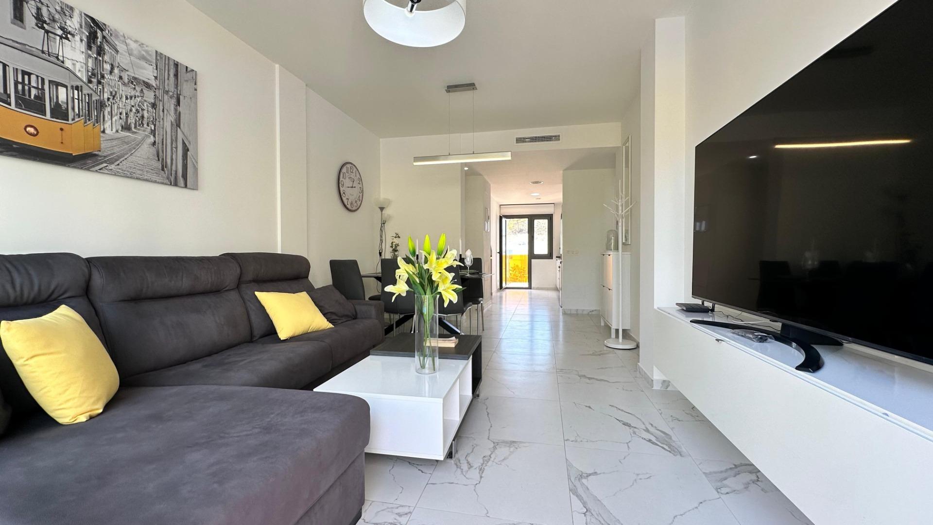 Penthouse met solarium en jacuzzi in de Alegria Village urbanisatie