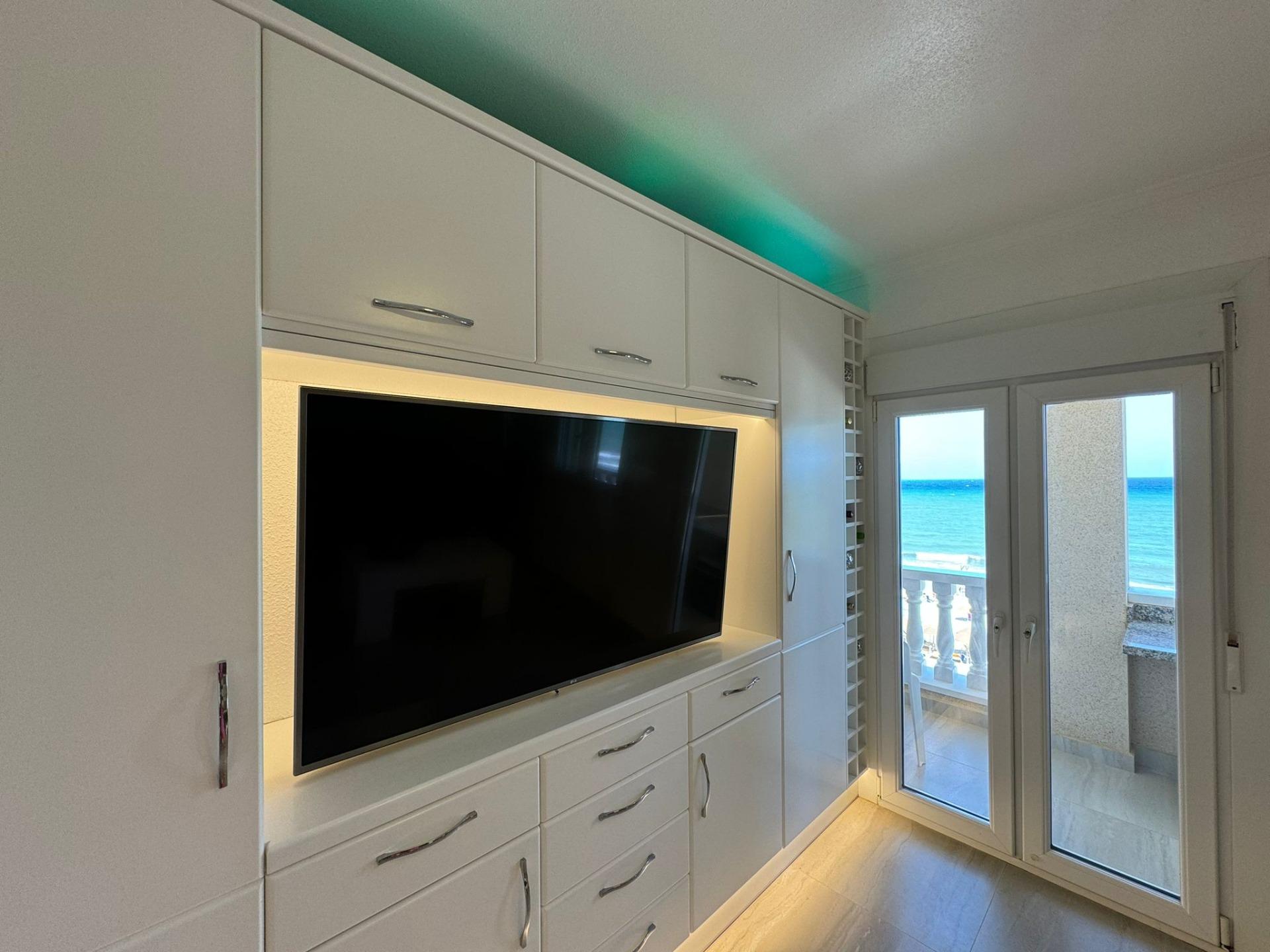 Frontline Penthouse! Renovated in La Torre de la Horadada: Your Ideal Refuge Just Meters from the Se