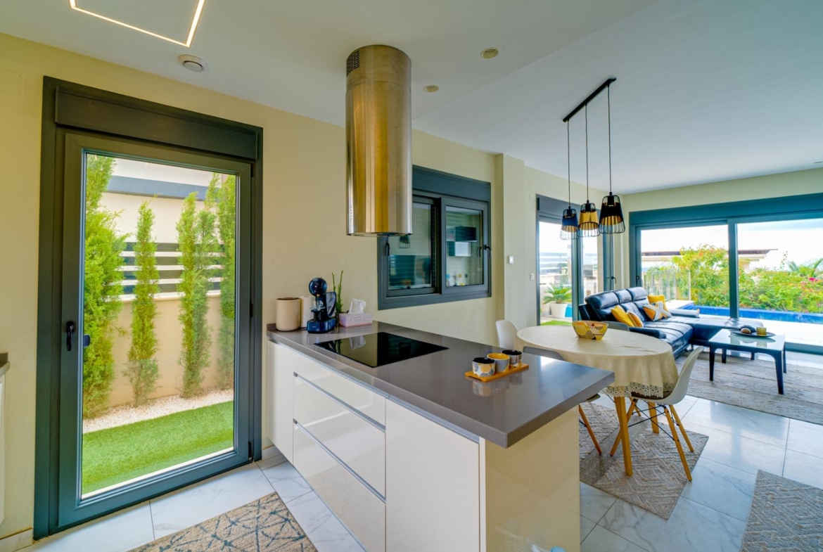 Modern Villa with sea views from all rooms in Balcón de Finestrat