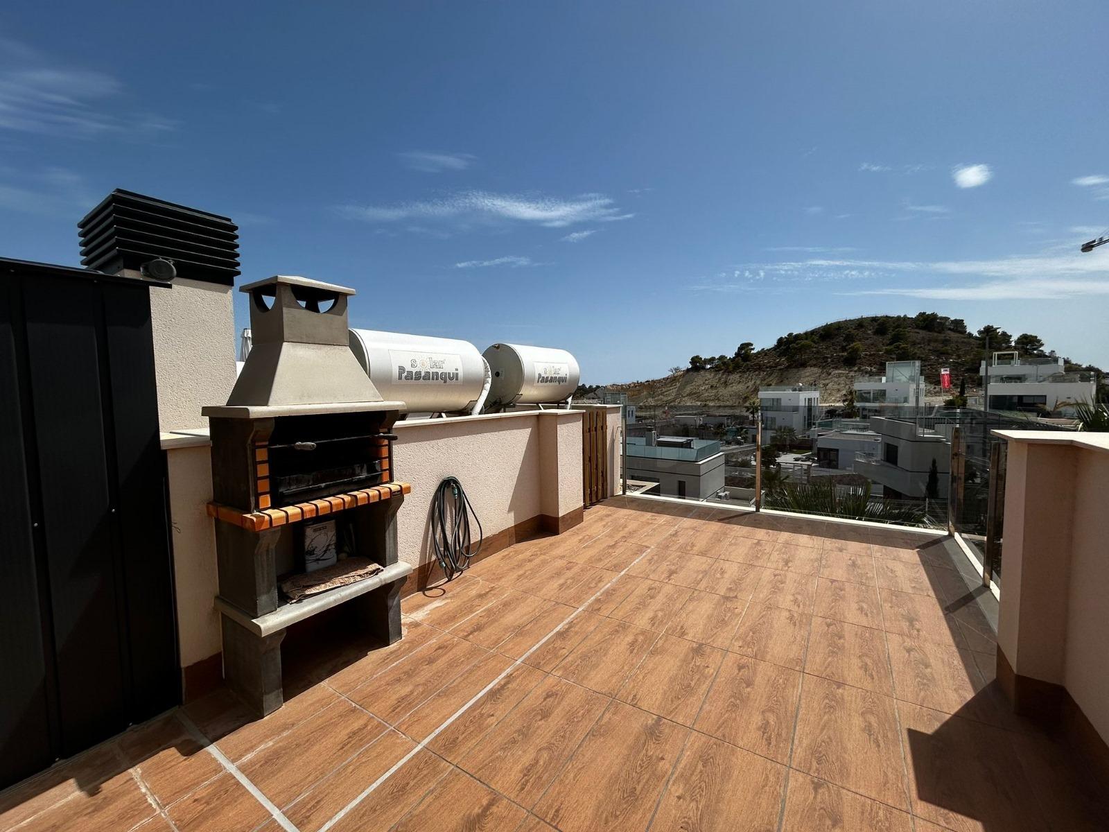 Penthouse met solarium en jacuzzi in de Alegria Village urbanisatie