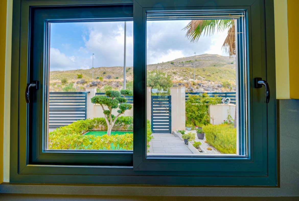 Modern Villa with sea views from all rooms in Balcón de Finestrat