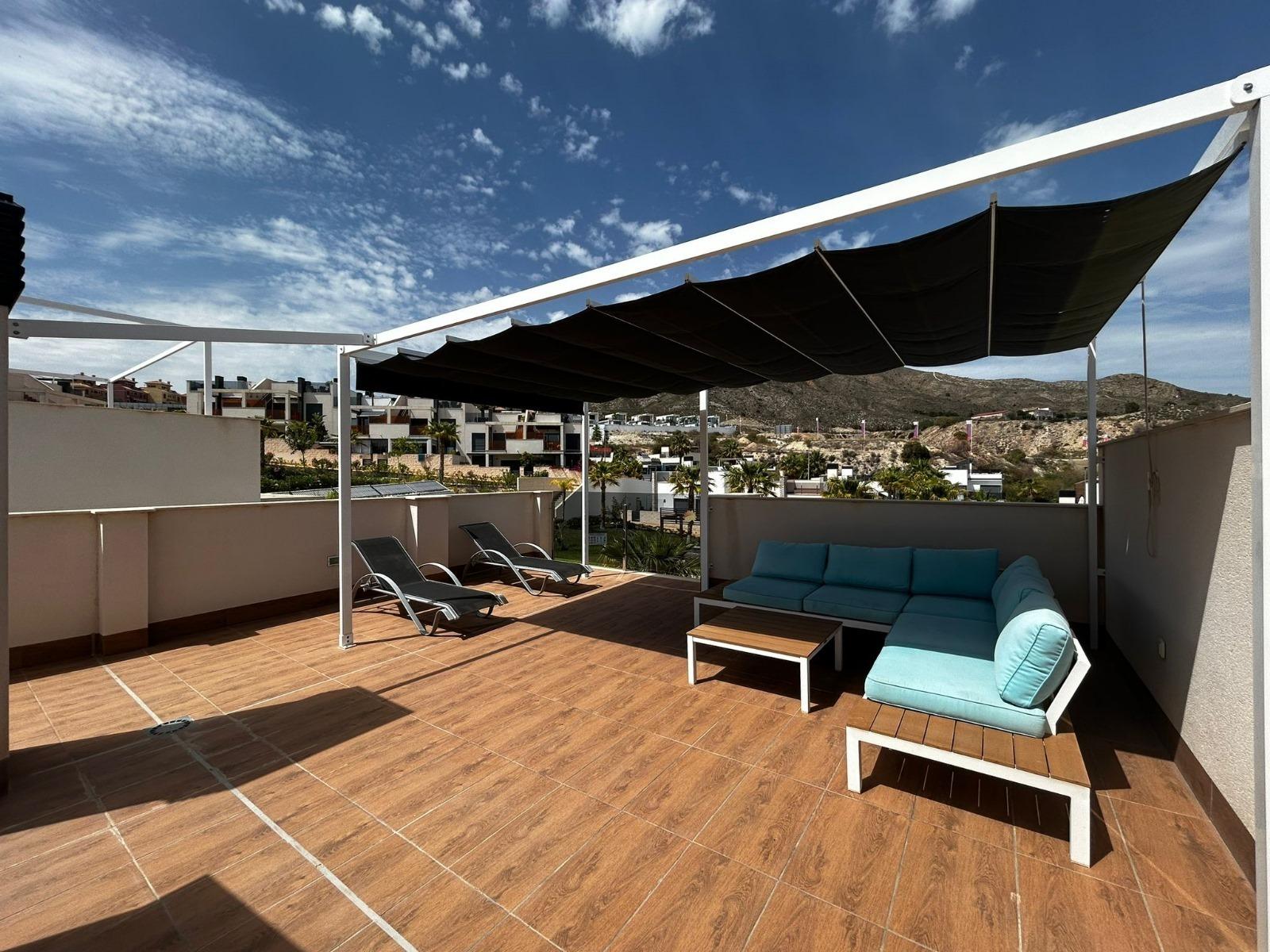 Penthouse met solarium en jacuzzi in de Alegria Village urbanisatie