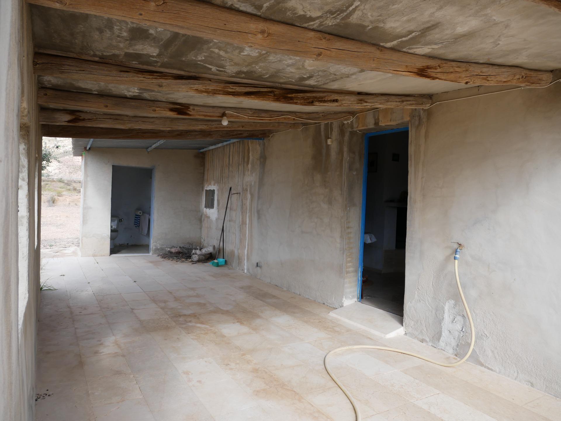 16-21 CASA CON TERRENO EN ZONA EL SALADO, ABANILLA