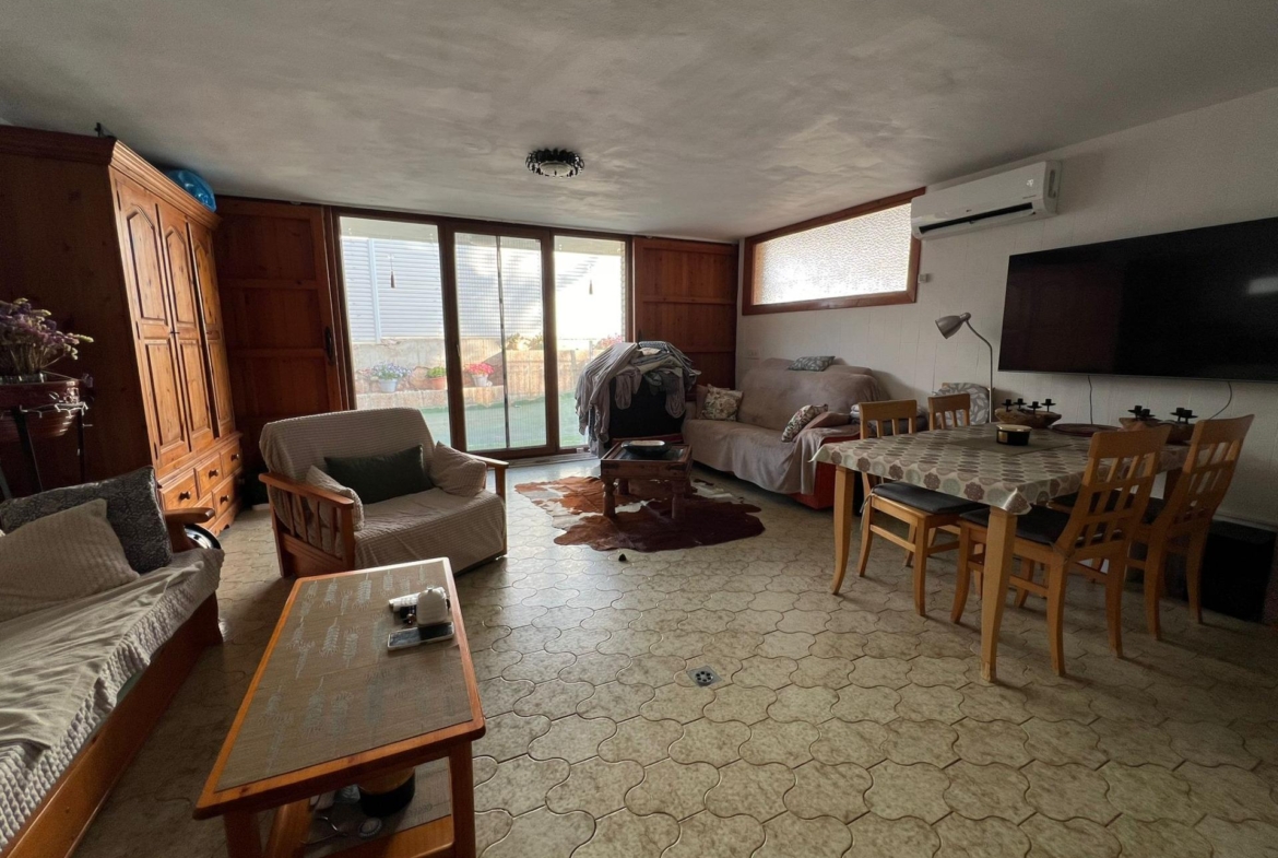 VILLA EN ORIHUELA COSTA A 500 METROS DE LA PLAYA. 4 DORM. 3 BAÑOS. PARCELA 1.145M2.