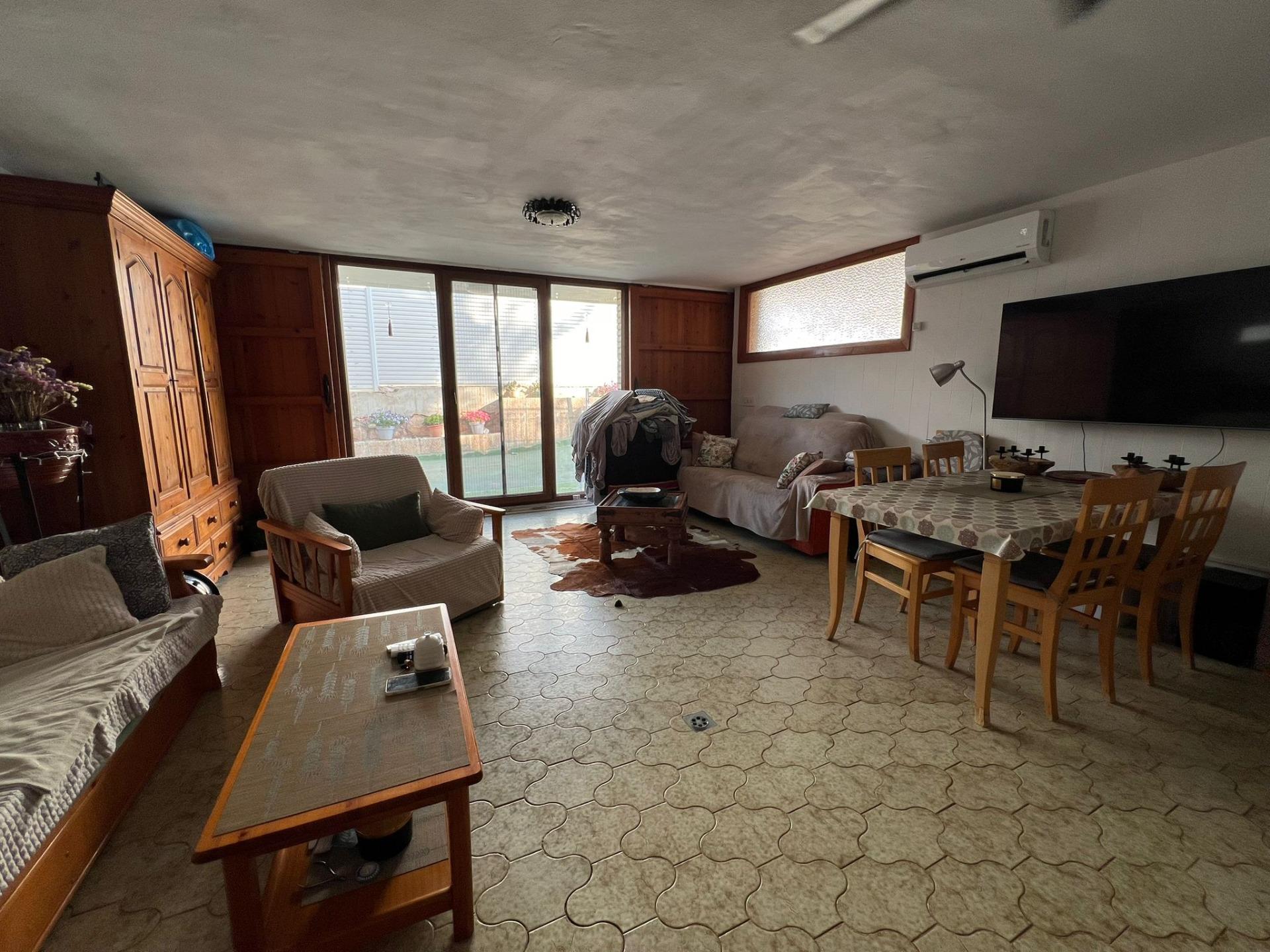 16-22-4 VILLA EN ORIHUELA COSTA A 500 METROS DE LA PLAYA. 4 DORM. 3 BAÑOS. PARCELA 1.145M2.