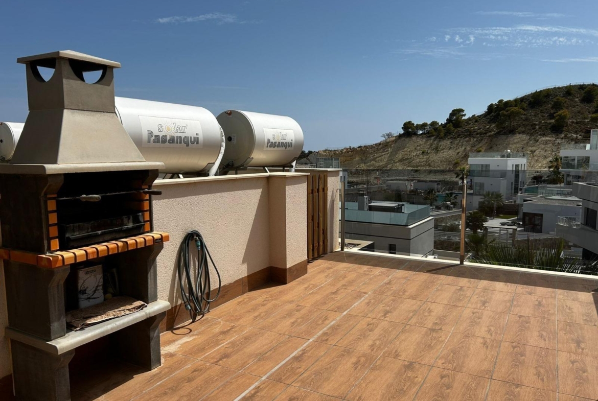 Penthouse met solarium en jacuzzi in de Alegria Village urbanisatie