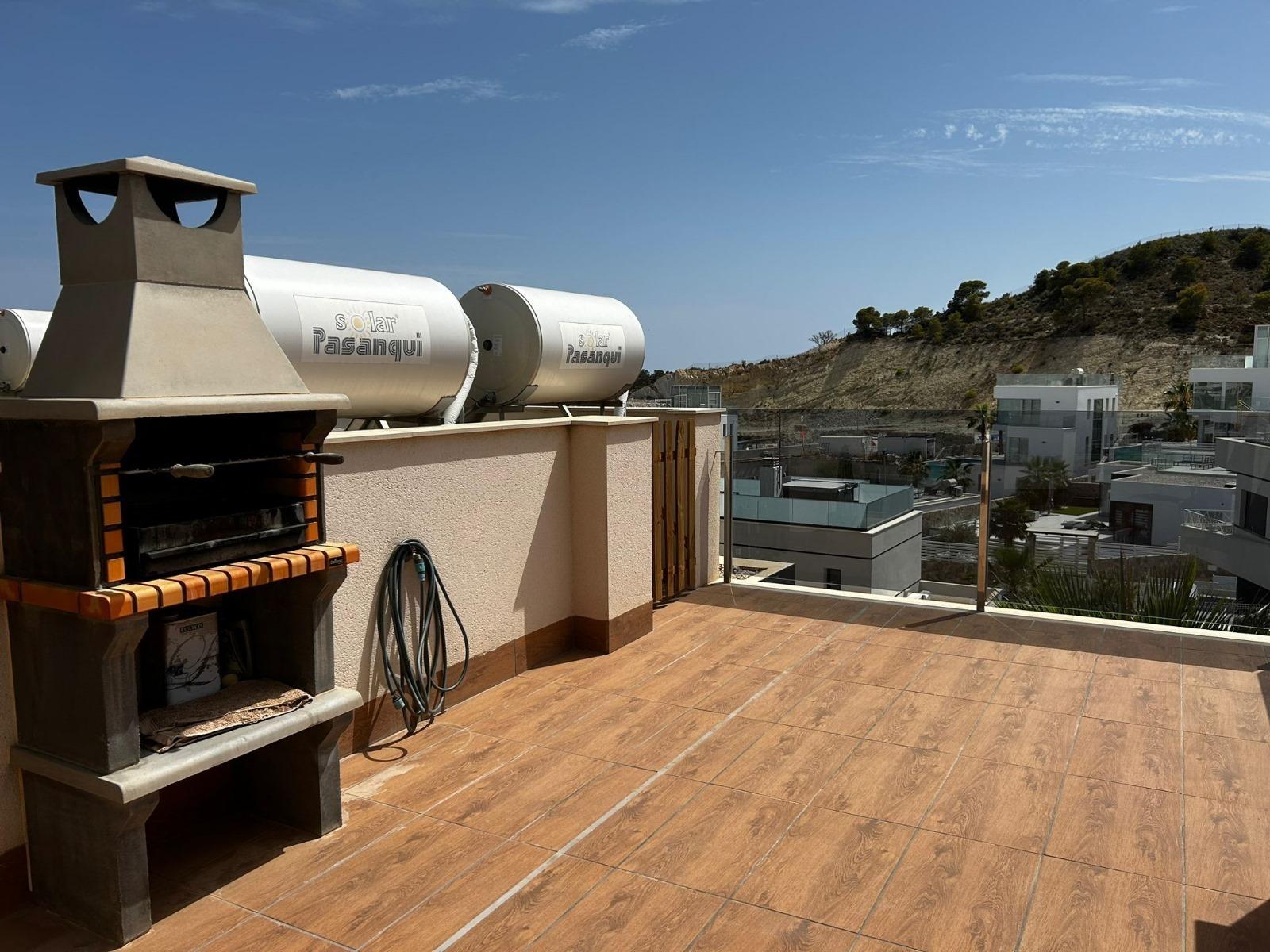 Penthouse met solarium en jacuzzi in de Alegria Village urbanisatie