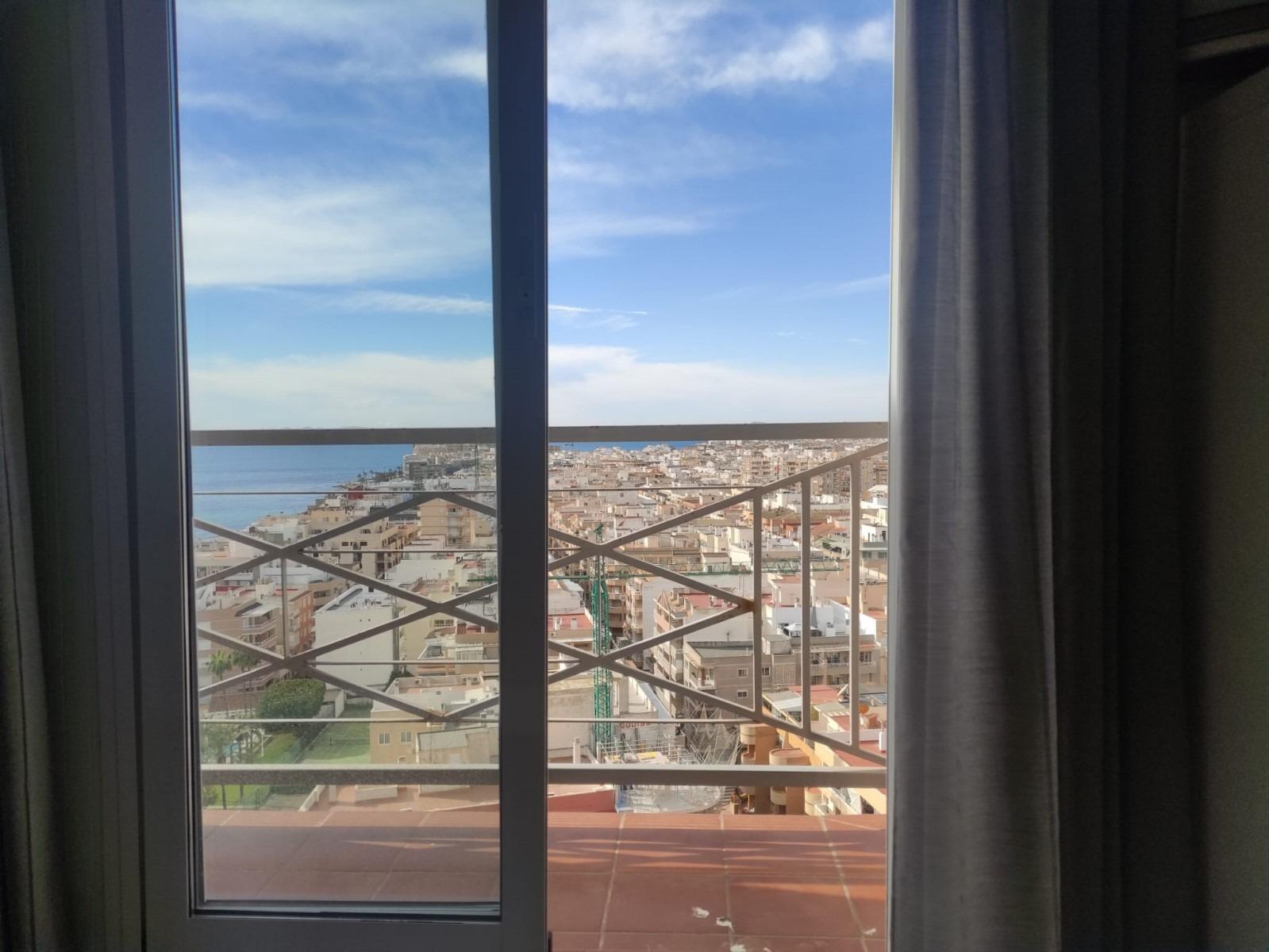 16-24-1 Ático duplex con vistas al mar en Torrevieja.
