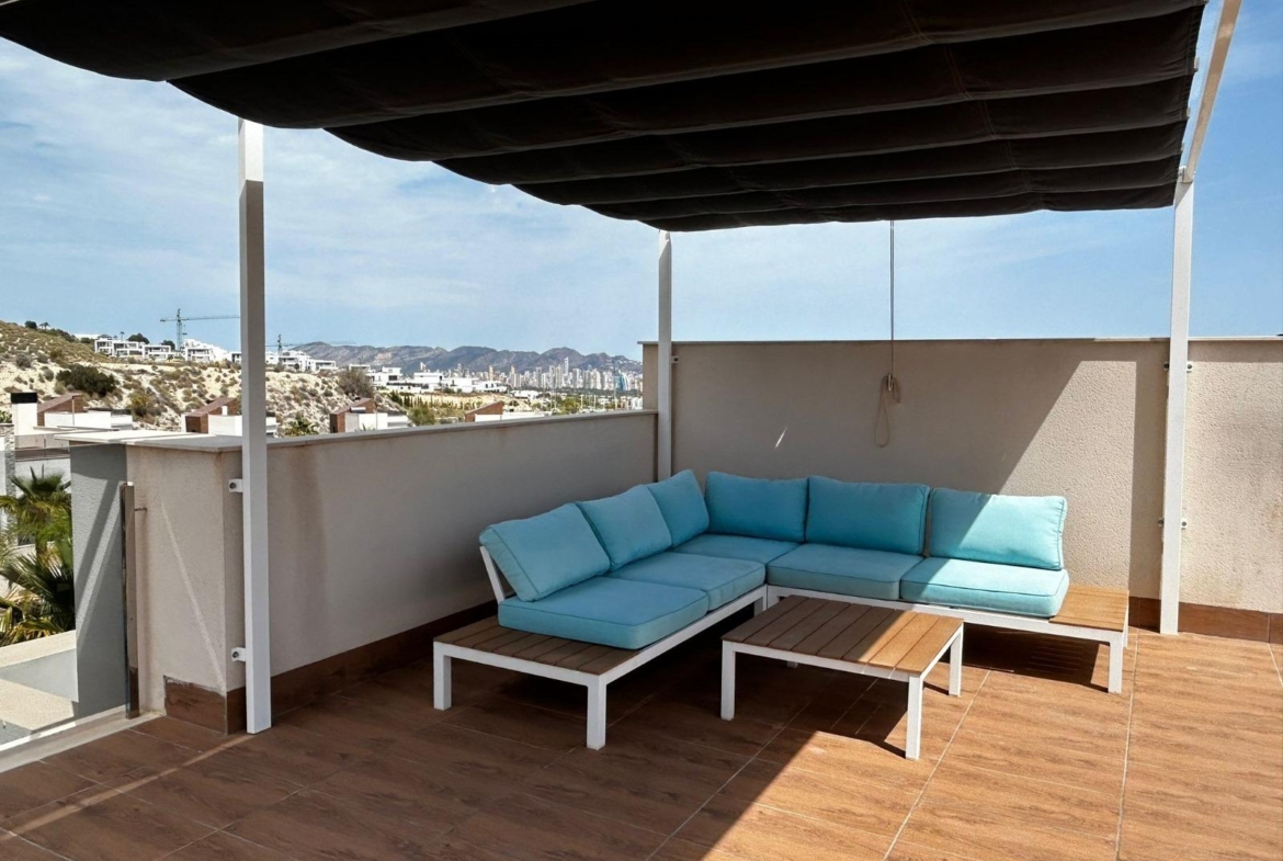 Penthouse met solarium en jacuzzi in de Alegria Village urbanisatie