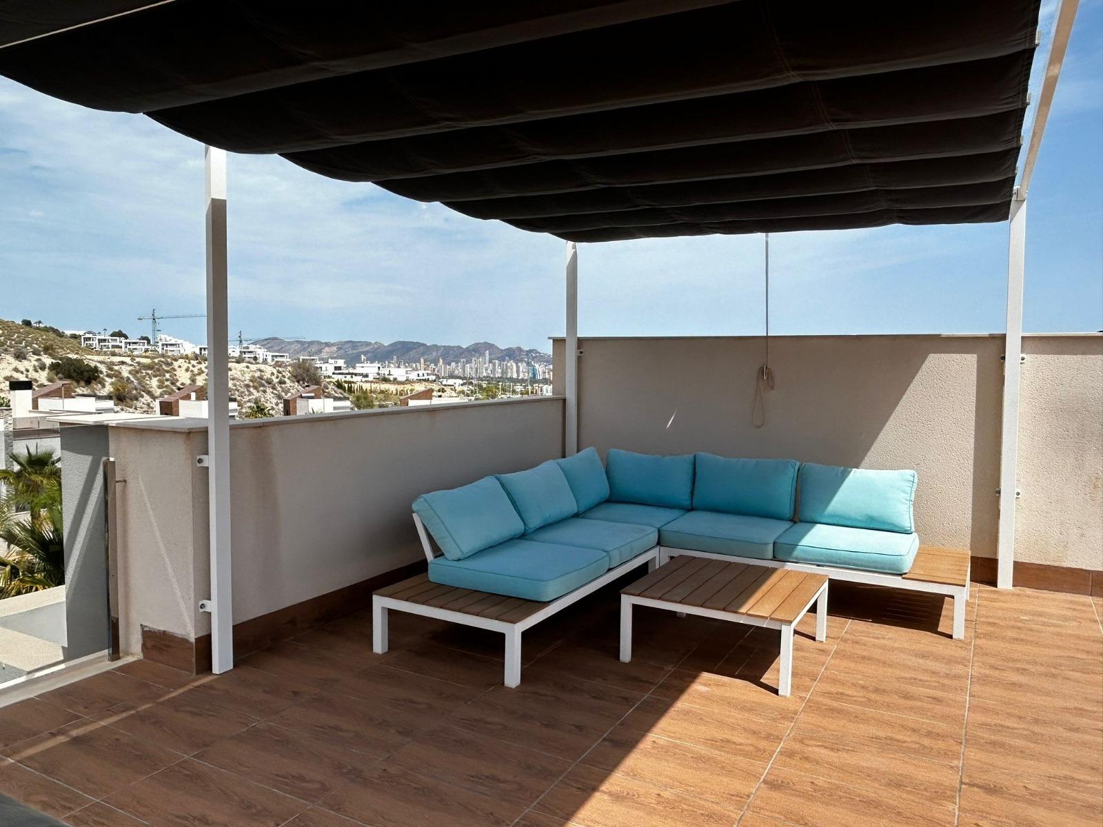 Penthouse met solarium en jacuzzi in de Alegria Village urbanisatie