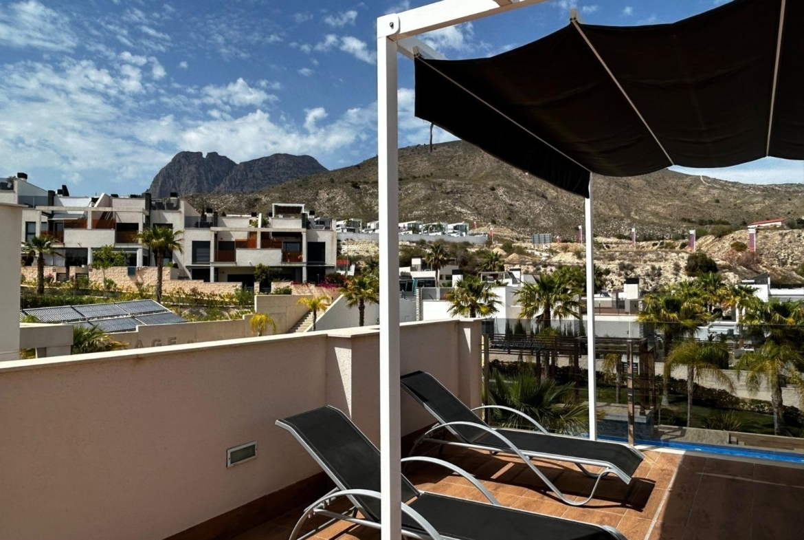 Penthouse met solarium en jacuzzi in de Alegria Village urbanisatie