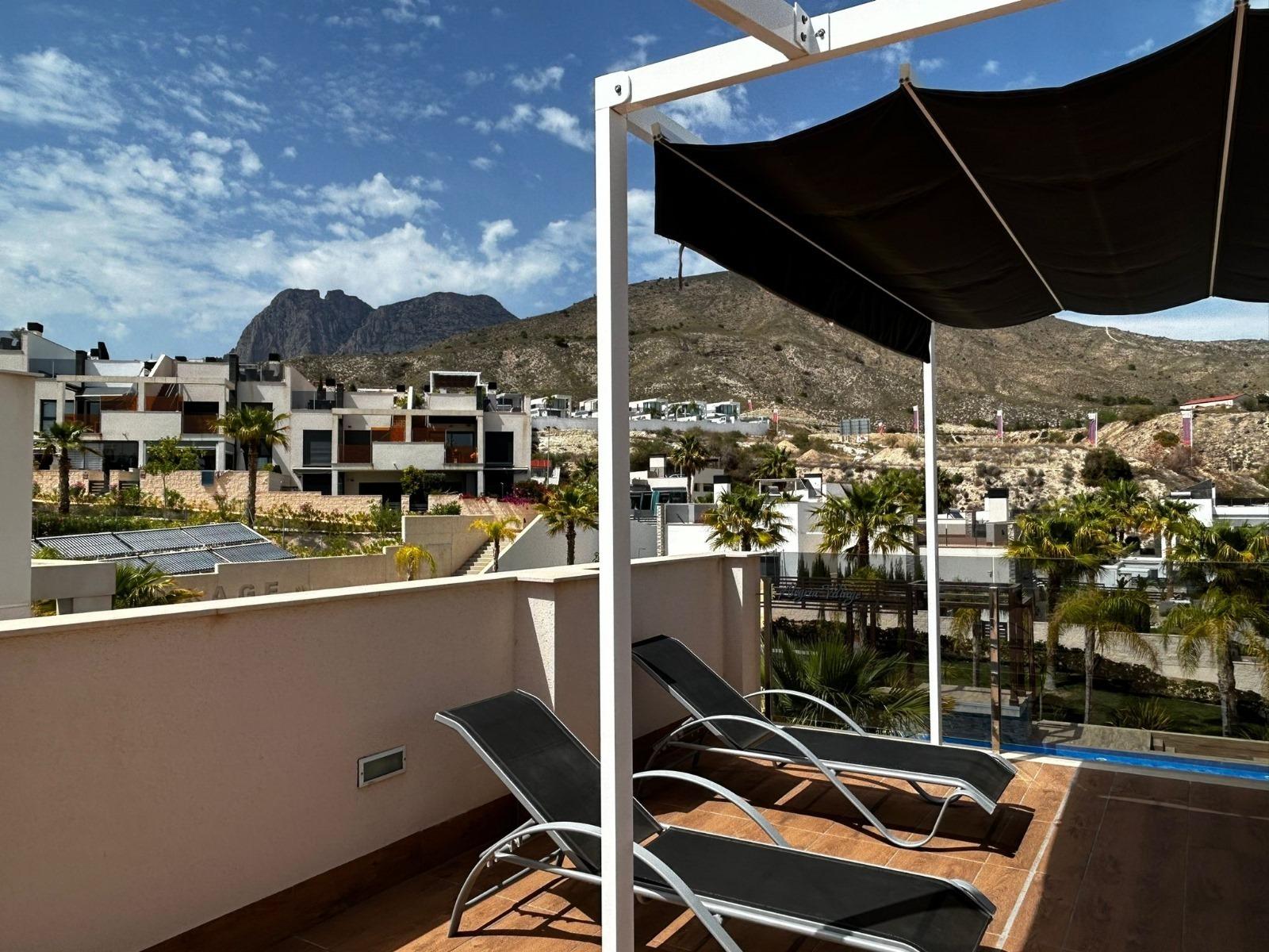 Penthouse met solarium en jacuzzi in de Alegria Village urbanisatie