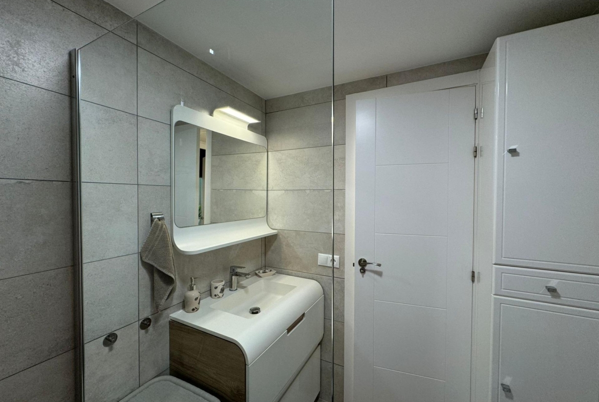 Frontline Penthouse! Renovated in La Torre de la Horadada: Your Ideal Refuge Just Meters from the Se