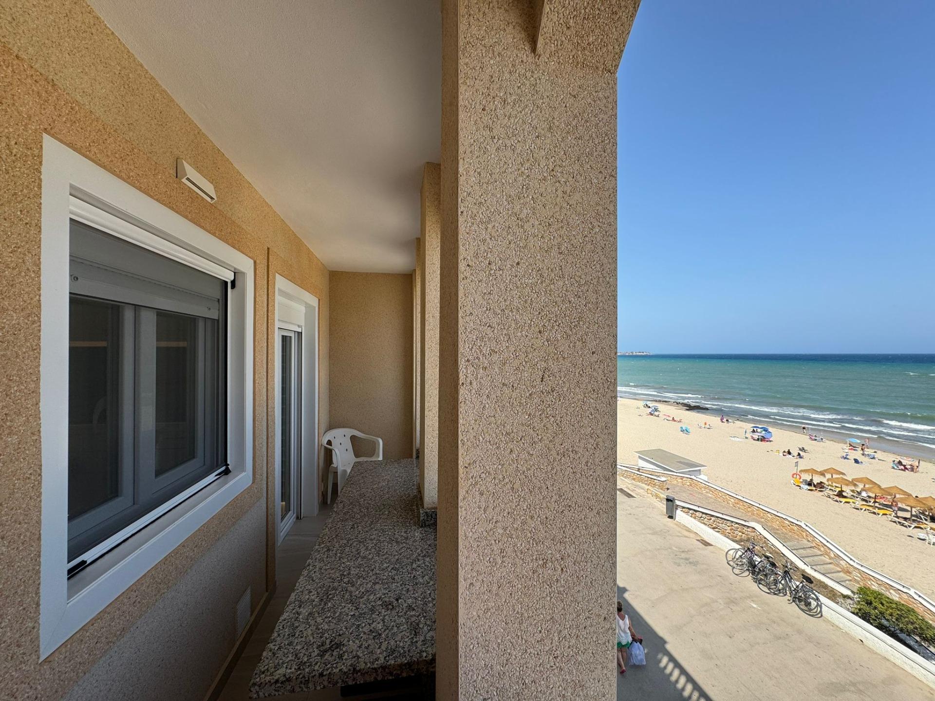 Frontline Penthouse! Renovated in La Torre de la Horadada: Your Ideal Refuge Just Meters from the Se