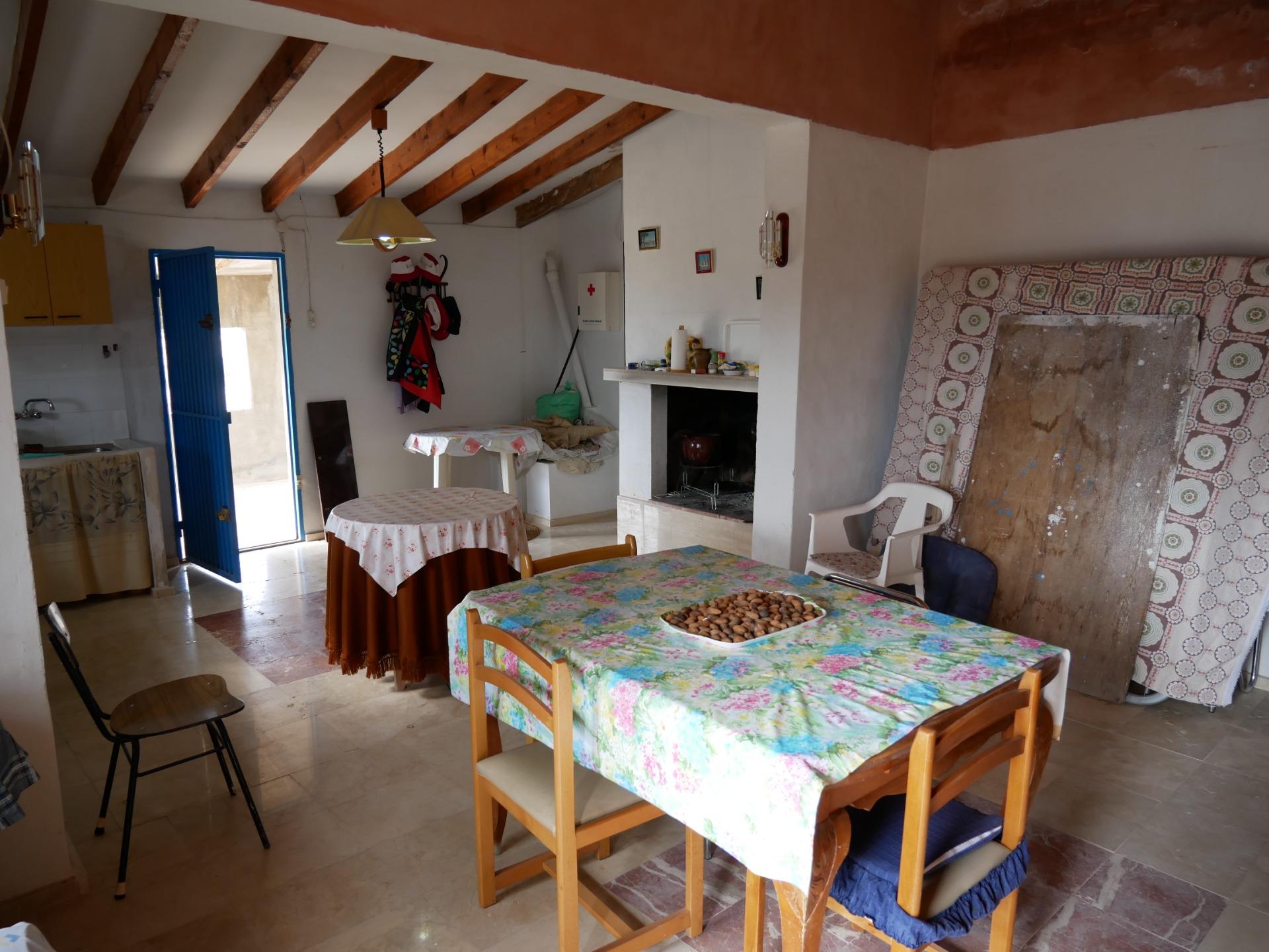 16-27 CASA CON TERRENO EN ZONA EL SALADO, ABANILLA