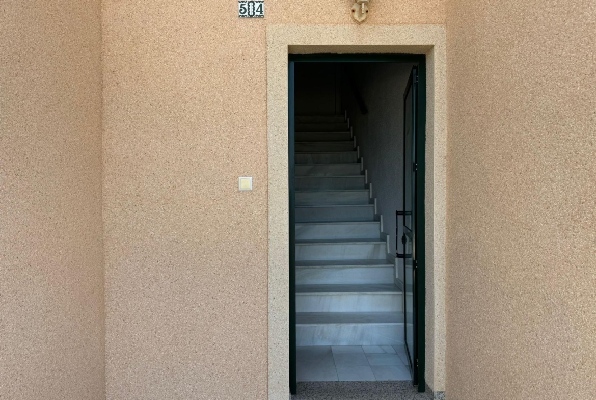 Frontline Penthouse! Renovated in La Torre de la Horadada: Your Ideal Refuge Just Meters from the Se